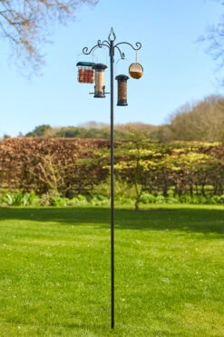 Banquet Metal Wild Bird Feeding Station